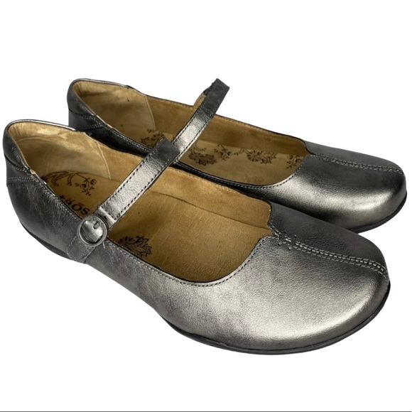 taos shoes wide width